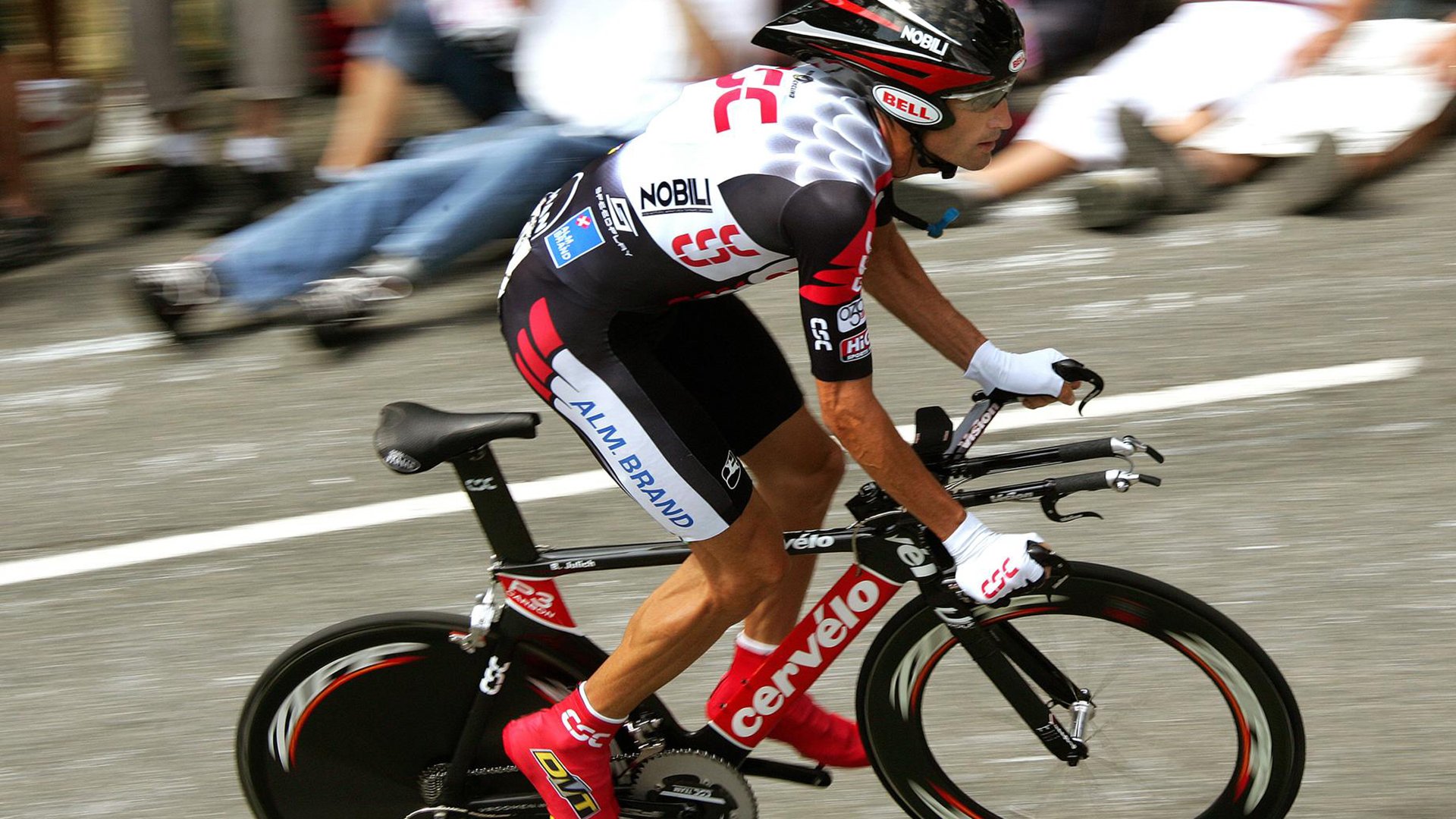 星空·体育app下载-巴萨灵活站位打穿对方防守中轴，巴萨的打法